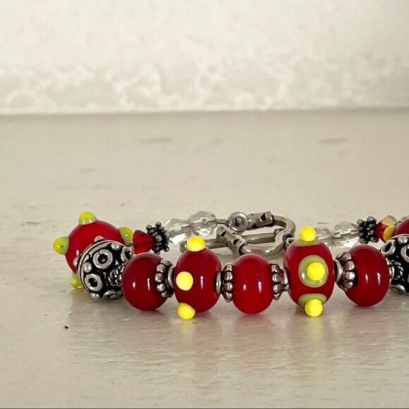 Red lamp work bead bracelet with silver and Swarovski crystals - Picture 5 of 11